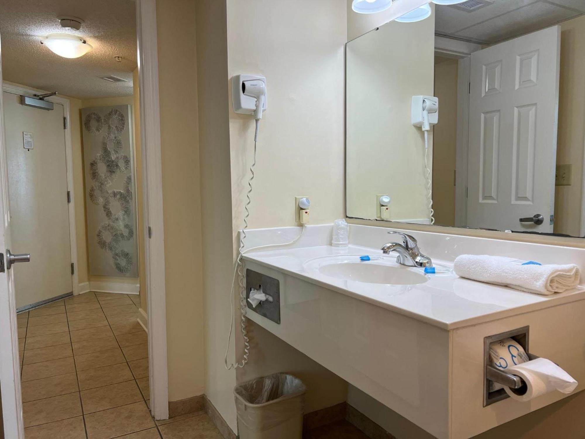 2501 S Ocean Blvd, 0811 - Ocean Front Sleeps 6 Holiday home