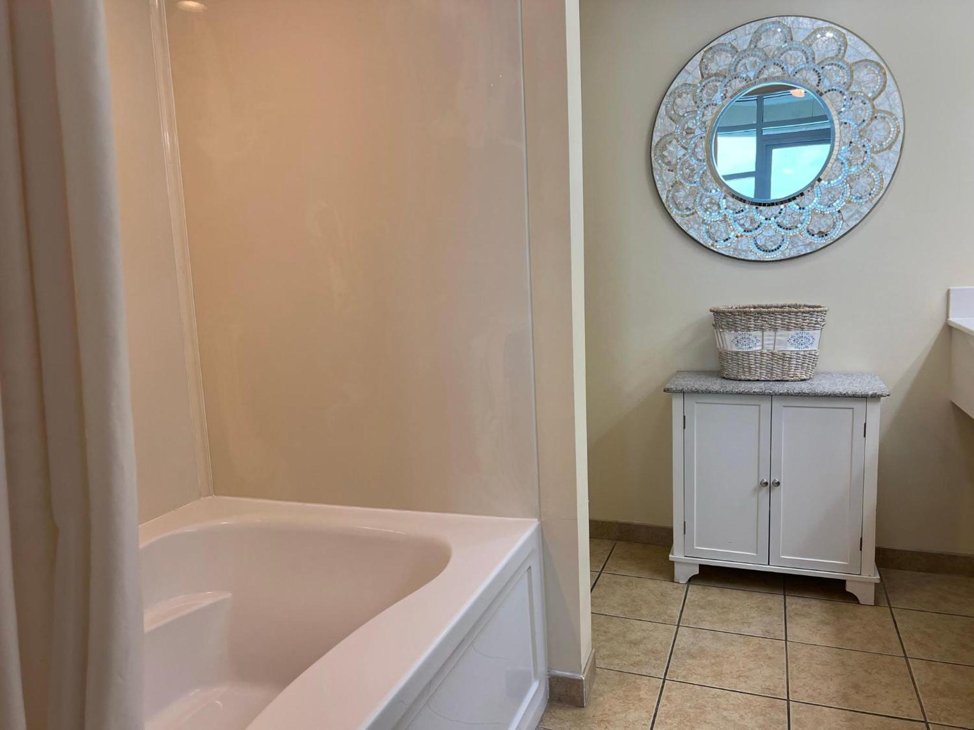 2501 S Ocean Blvd, 0811 - Ocean Front Sleeps 6 Holiday home