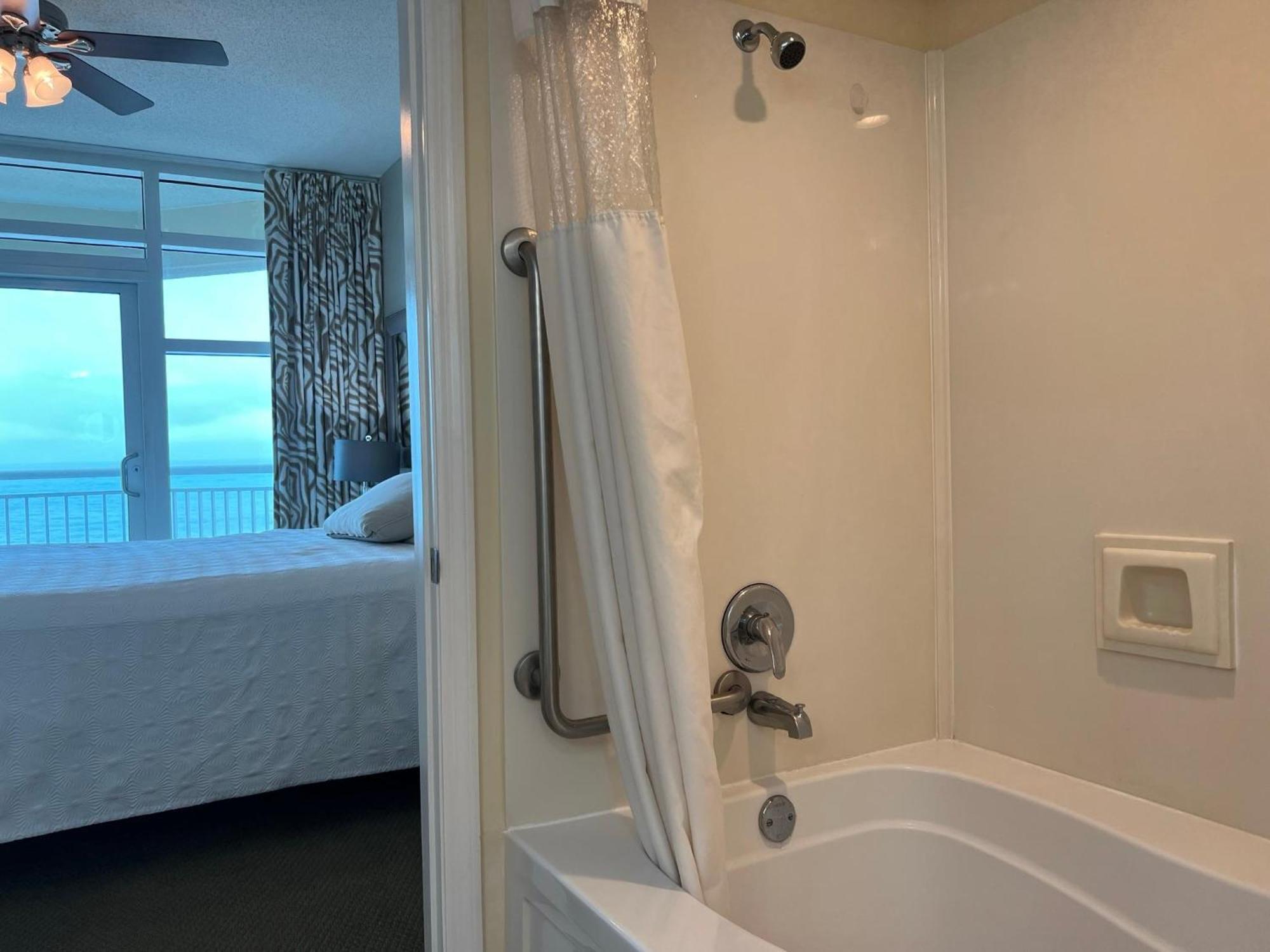 2501 S Ocean Blvd, 0811 - Ocean Front Sleeps 6 Myrtle Beach