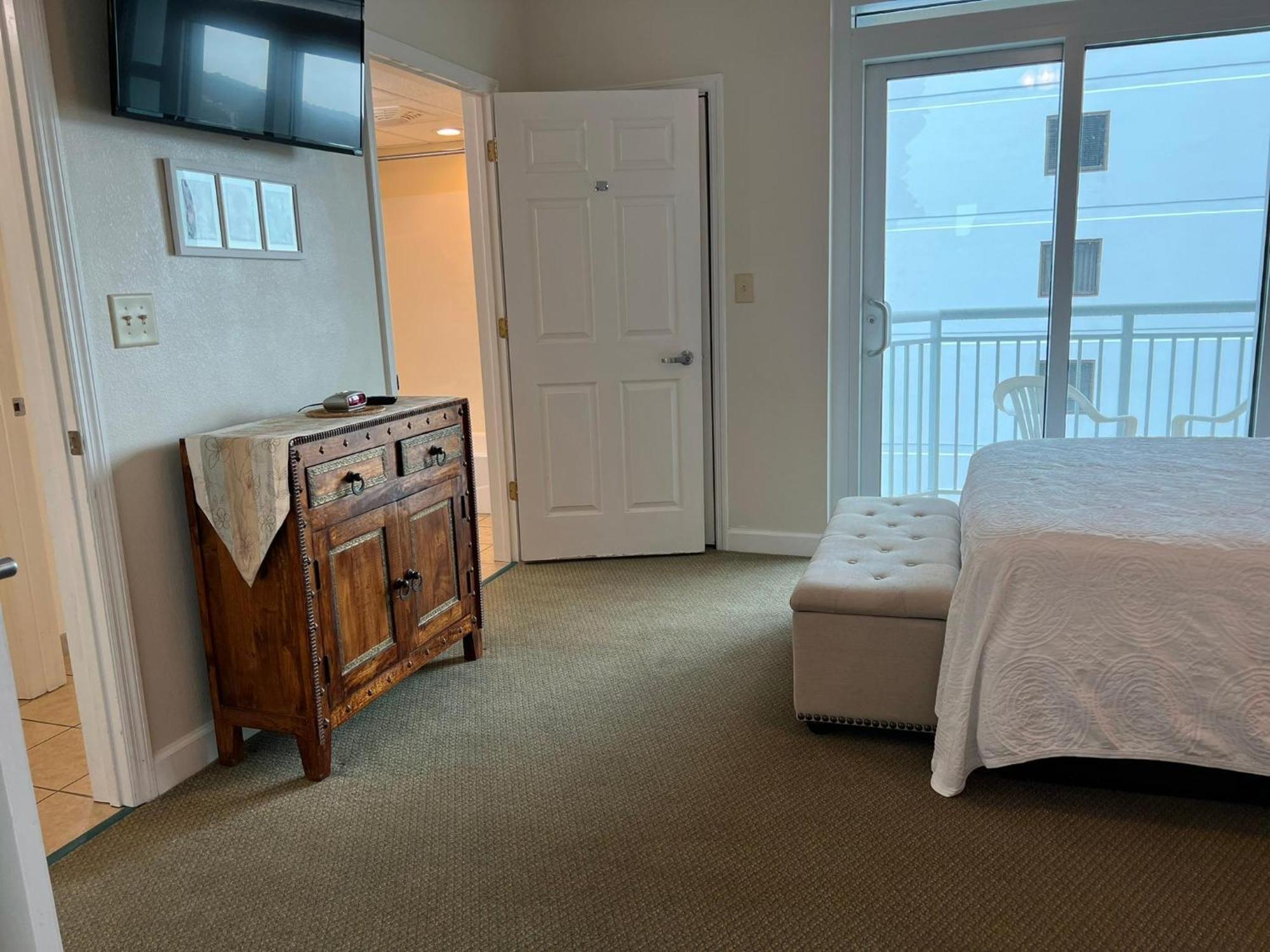 2501 S Ocean Blvd, 0811 - Ocean Front Sleeps 6 Myrtle Beach