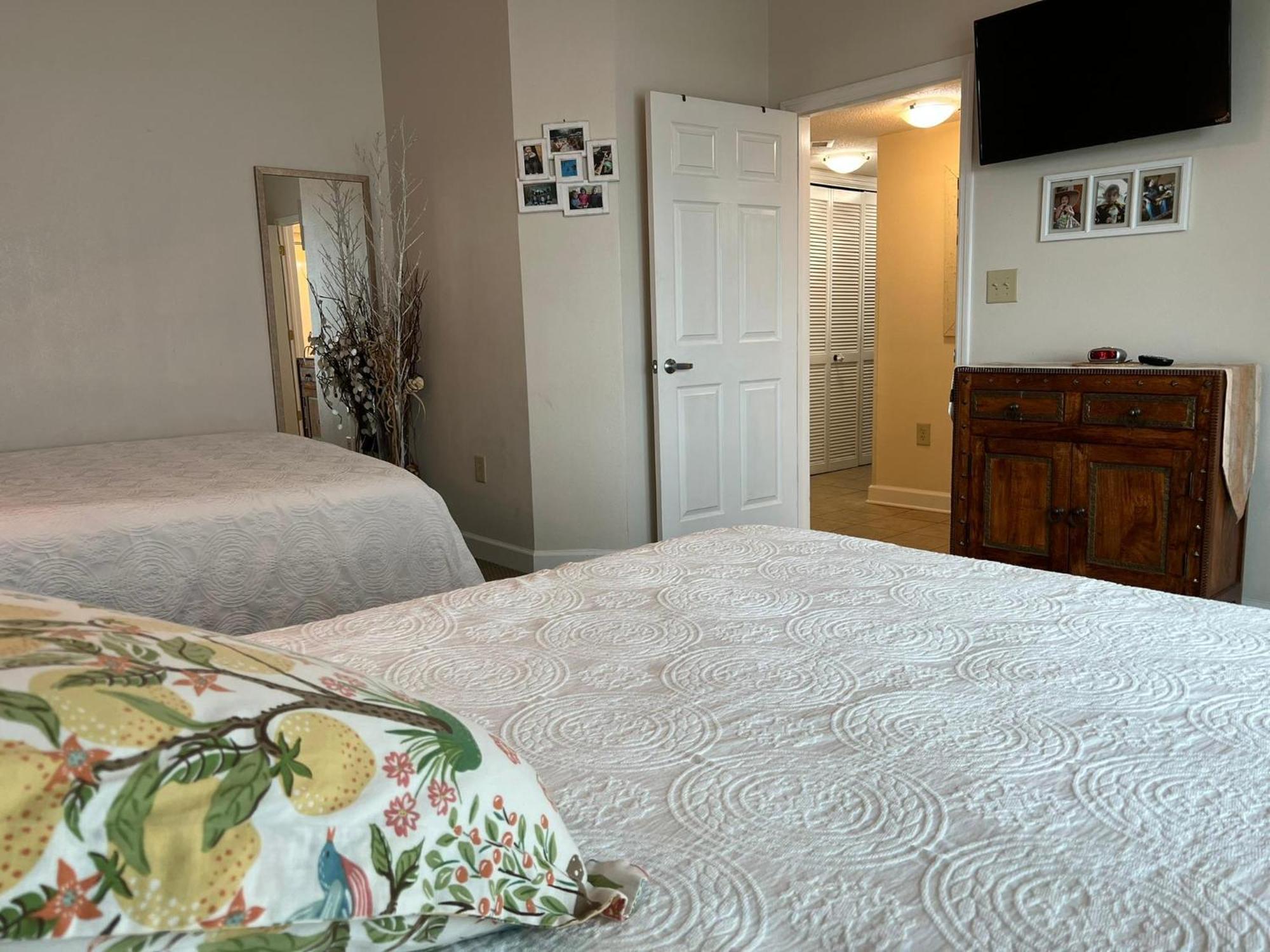 2501 S Ocean Blvd, 0811 - Ocean Front Sleeps 6 *