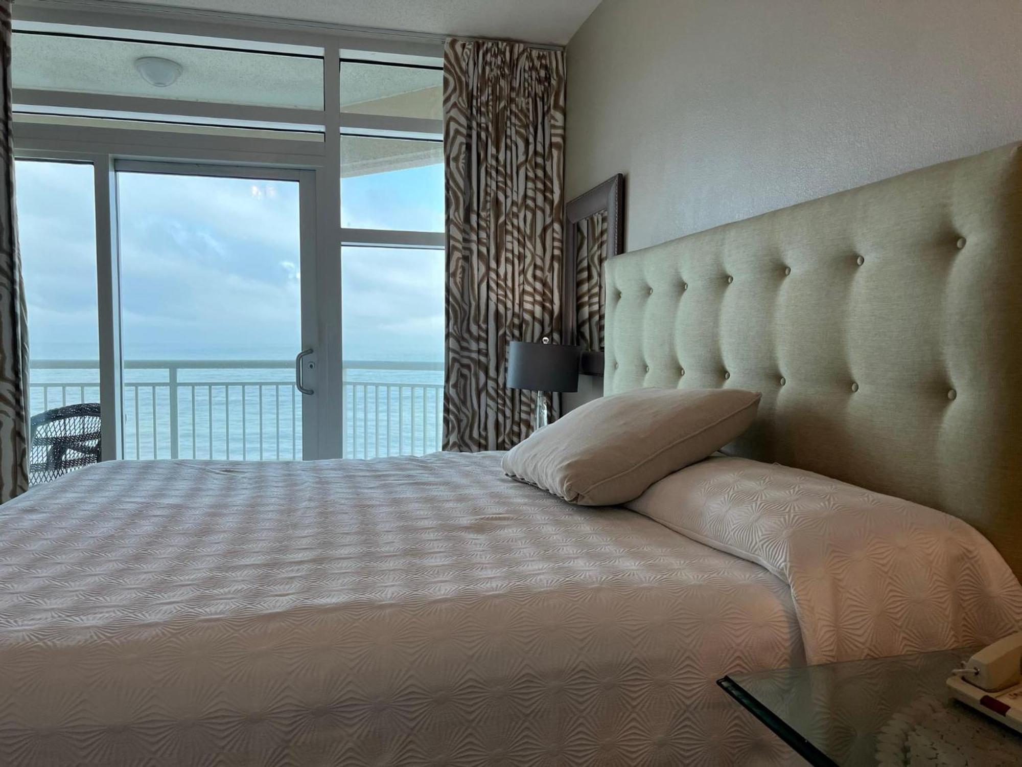 2501 S Ocean Blvd, 0811 - Ocean Front Sleeps 6 Holiday home