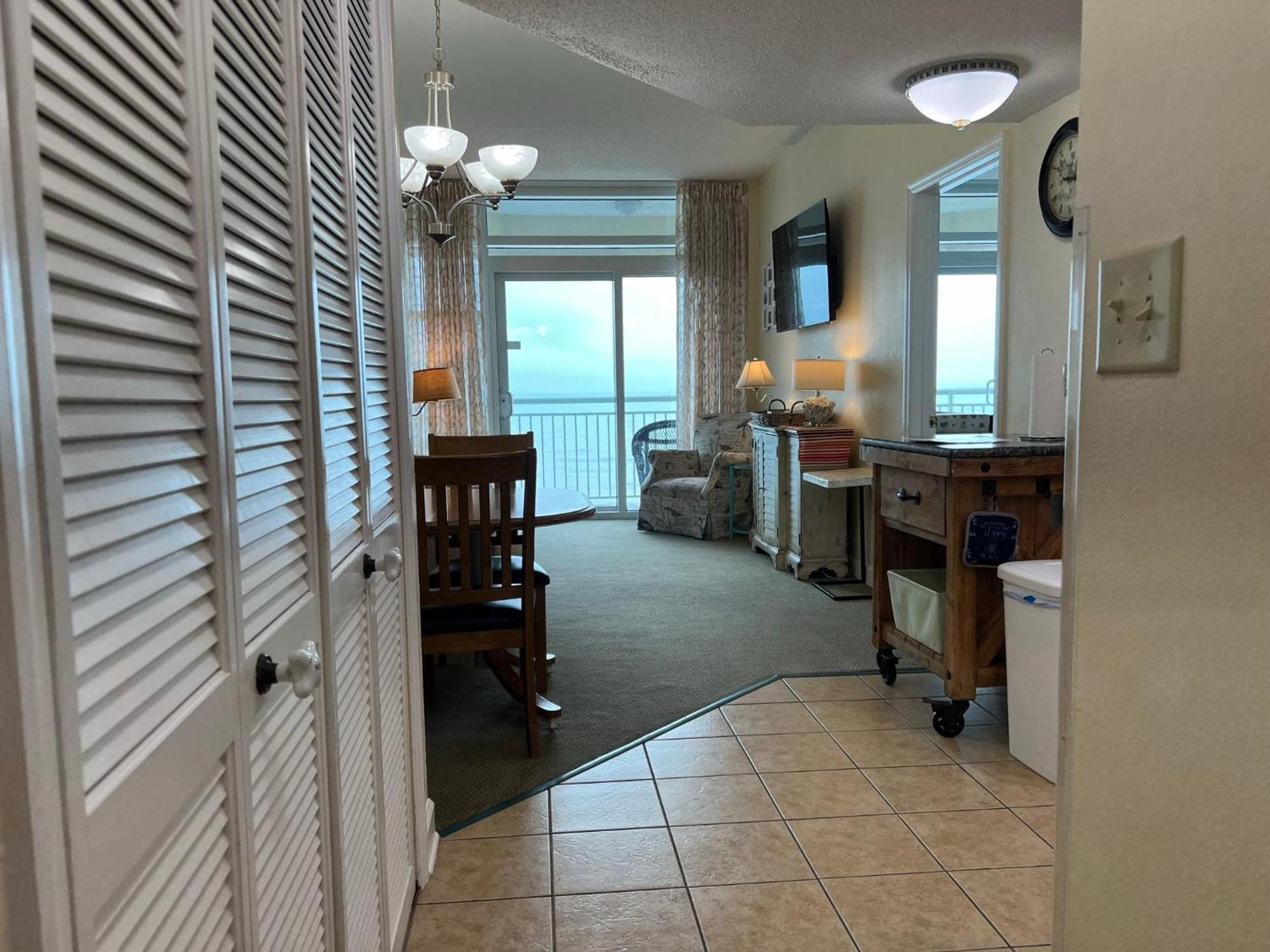2501 S Ocean Blvd, 0811 - Ocean Front Sleeps 6 * Myrtle Beach